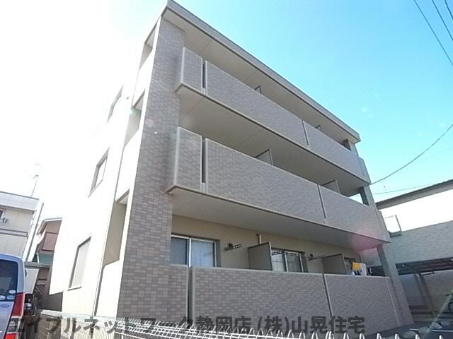 静岡市駿河区用宗のマンションの建物外観