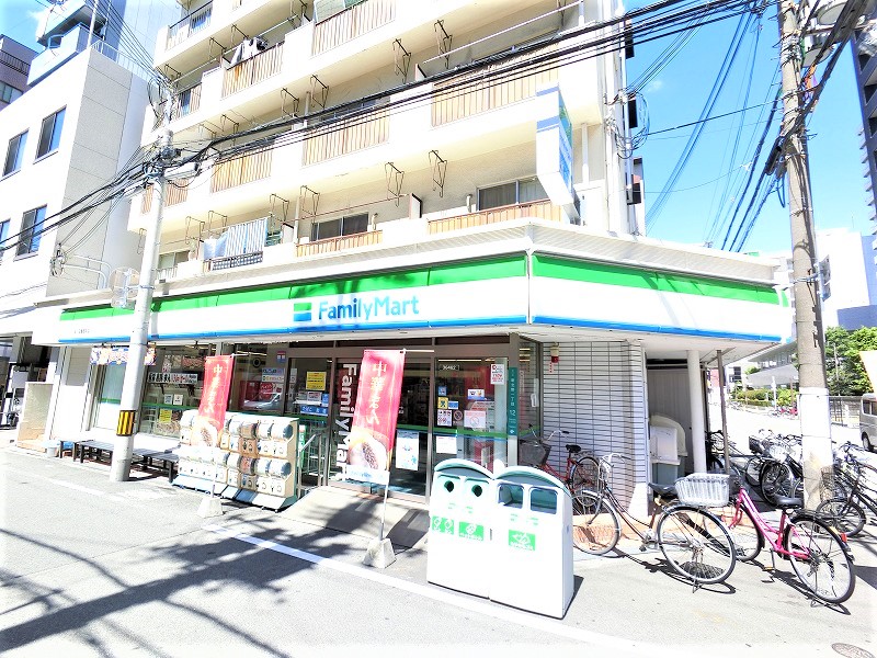 コンビニ　ファミリーマート淀川図書館前店（コンビニ）まで38m