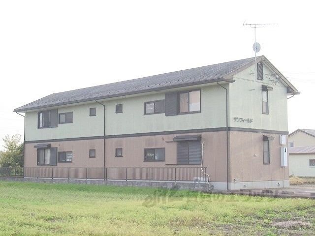 蒲生郡日野町大字内池のアパートの建物外観