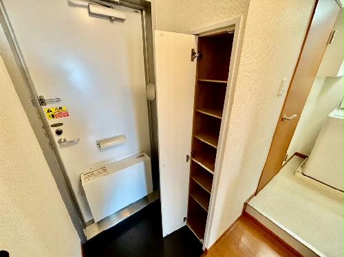 玄関　設備・仕様は号室により異なる為、現状を優先いたします。