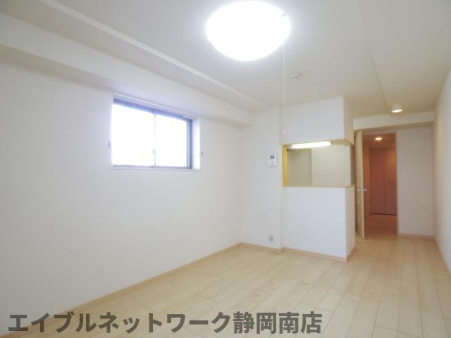 その他設備　ゆったり過ごせるリビングです