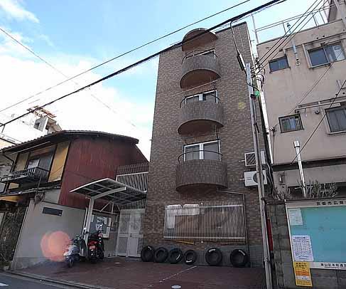 京都市東山区金屋町のマンションの建物外観