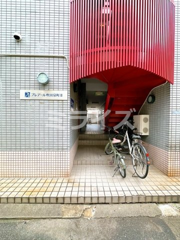 【吹田市泉町のマンションのエントランス】