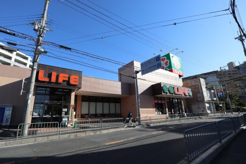 【吹田市泉町のマンションのスーパー】