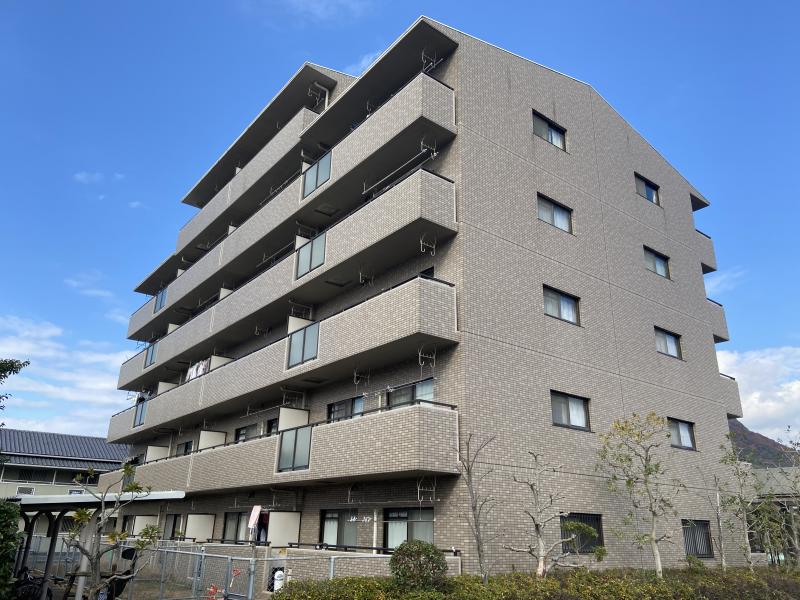 高松市高松町のマンションの建物外観
