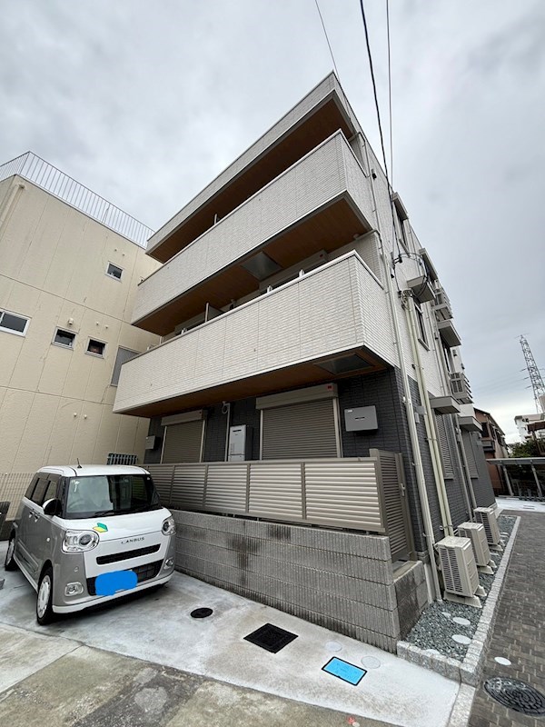 尼崎市立花町のアパートの建物外観