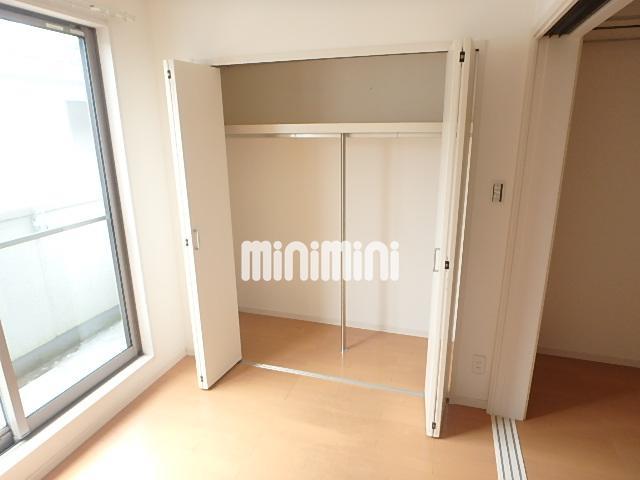 収納　プライベート用と仕事用を分けて収納可能。