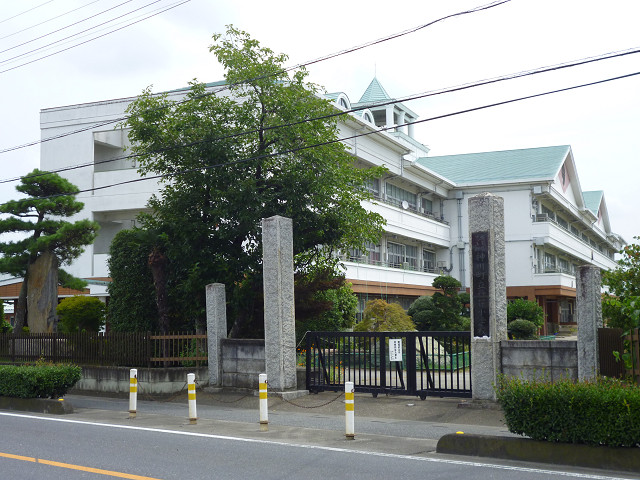 【グランドハイツ熊野堂II号館の小学校】