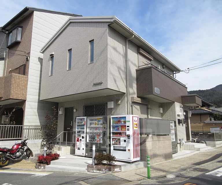 京都市伏見区日野馬場出町のアパートの建物外観