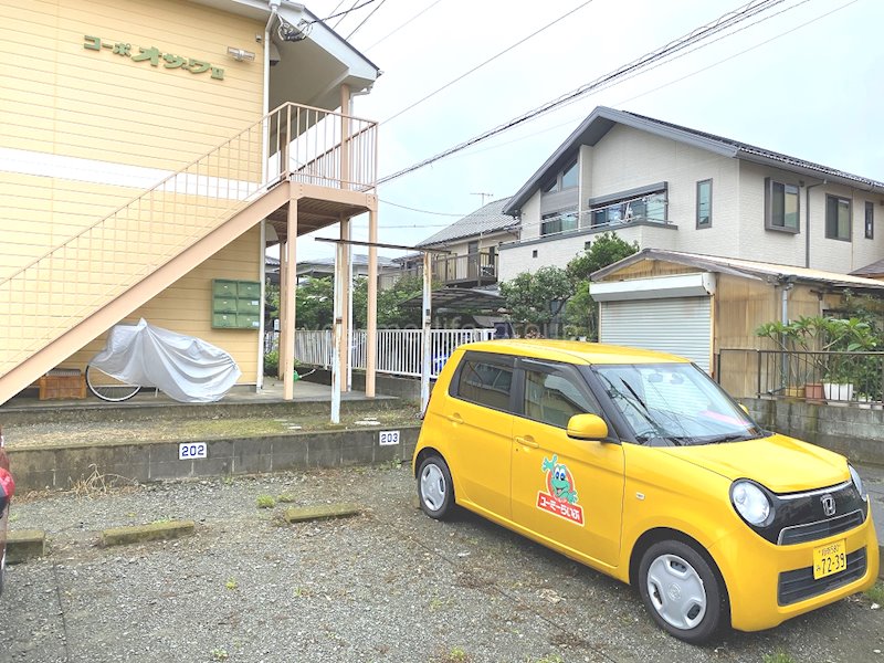 【平塚市纒のアパートの駐車場】