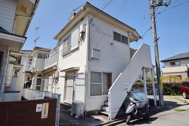 町田市相原町のアパートの建物外観