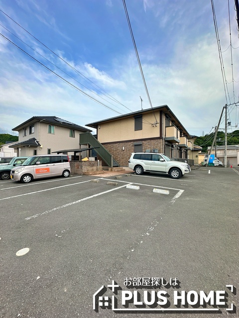 【和歌山市毛見のアパートの駐車場】