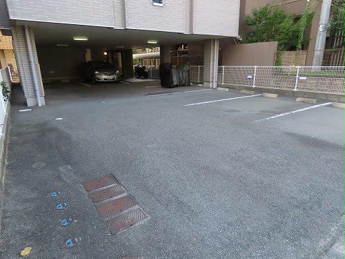 駐車場　駐車場