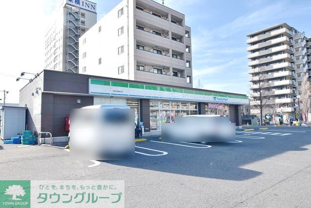 コンビニ　ファミリーマート浦和美園駅前店（コンビニ）まで408m