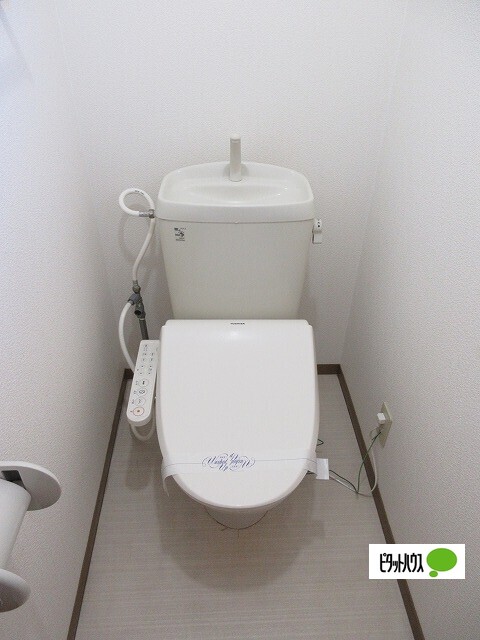 トイレ　温水洗浄便座