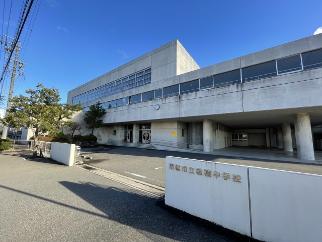 中学校　瑞穂市立穂積中学校（中学校）まで1989m