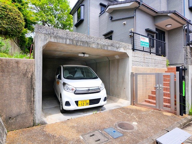 駐車場　駐車場に車を止められます