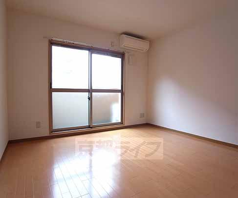 居室・リビング　日当たり良好な部屋です。