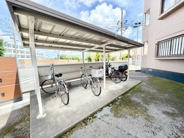 エントランス　エントランスがない為　駐輪場掲載