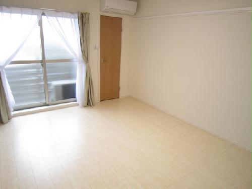 居室・リビング　居室（窓側）