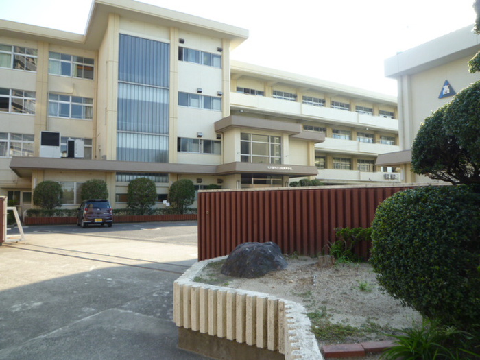 高校・高専　山田高校（高校・高専）まで648m