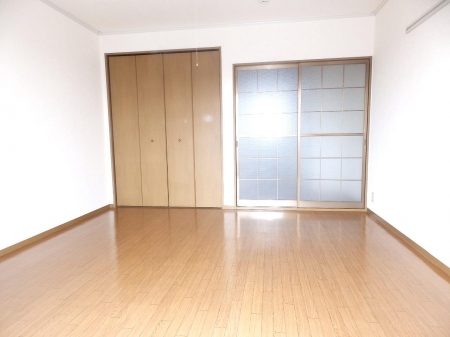 居室・リビング　広々とした洋室です