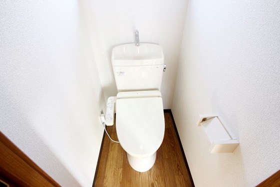 トイレ　※掲載写真は同マンション別部屋参考写真となります。