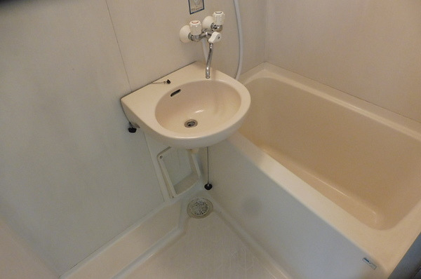 バス・シャワールーム　お風呂です