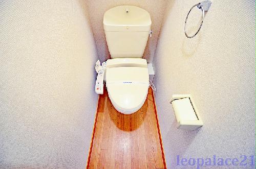 トイレ　明るく清潔感のあるトイレ。温水洗浄便座　完備！！