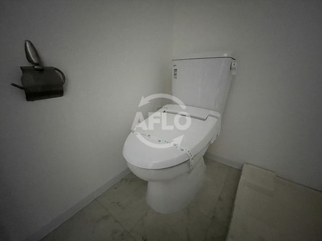 トイレ　SERENiTE北浜　温水洗浄便座