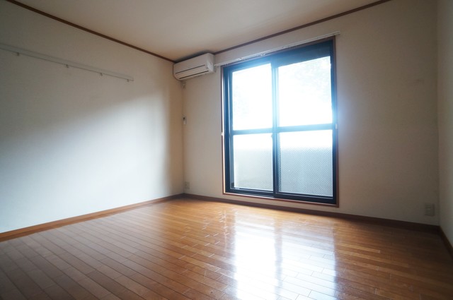 居室・リビング　南向きで日当たり良好なお部屋！暖かな日差しが入ります♪