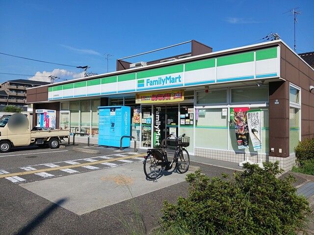 コンビニ　ファミリーマート宝塚警察署前店（コンビニ）まで263m
