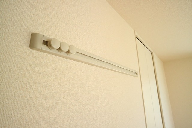 その他部屋・スペース　北側独立洋室のハンガー掛け