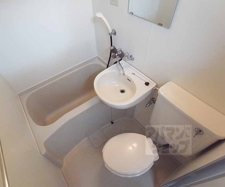 バス・シャワールーム　３点ユニットバスです