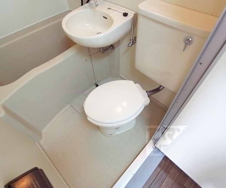 トイレ　３点ユニットバスです