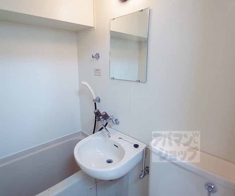 洗面設備　３点ユニットバスです