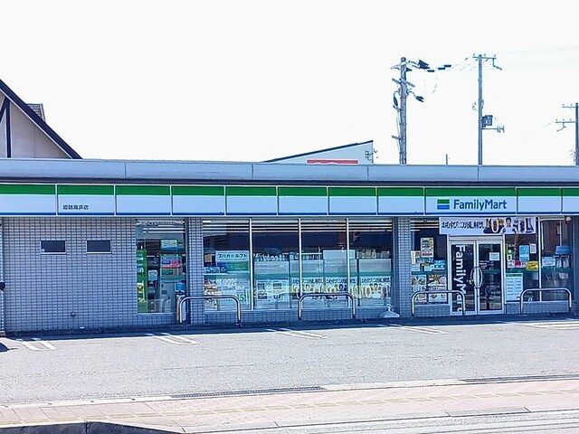 コンビニ　ファミリーマート（コンビニ）まで200m