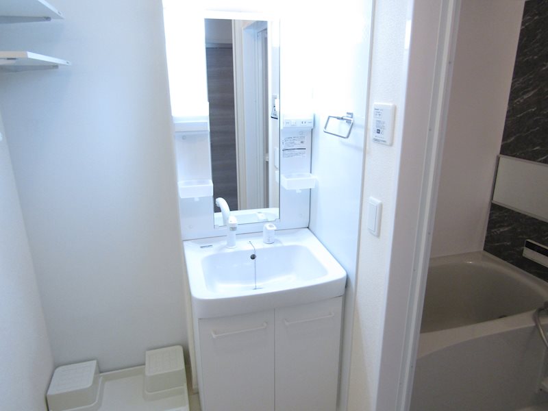 洗面設備　シャワー付き独立洗面台