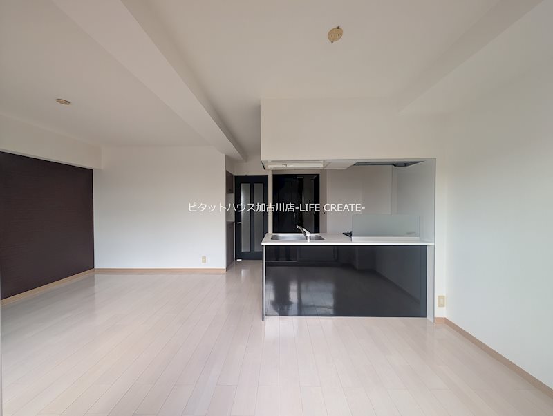 居室・リビング　２ＤＫを１ＬＤＫに！使い勝手の良いリビングです。