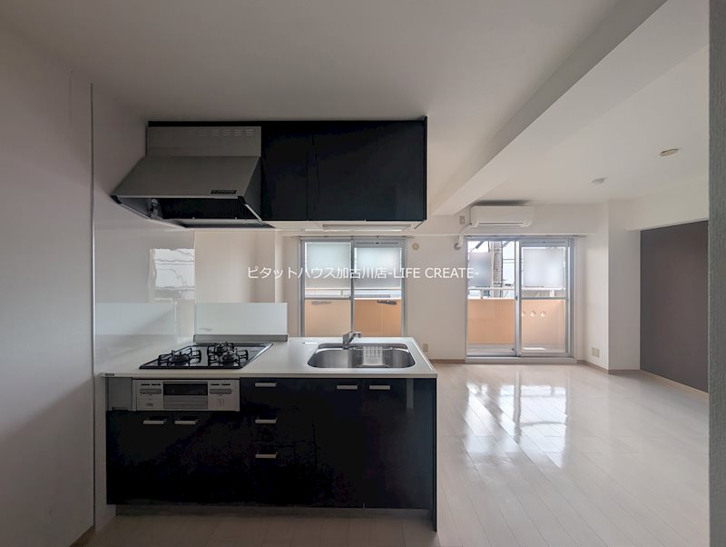 キッチン　キッチンからお部屋が見渡せます。