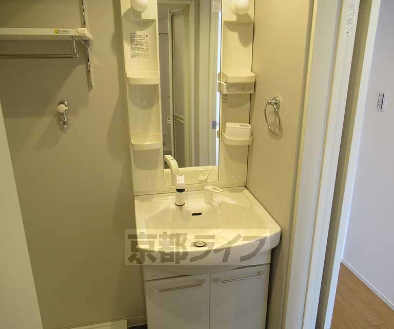 洗面設備　便利な独立洗面台です