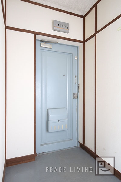 玄関　※同間取り別室の写真です。