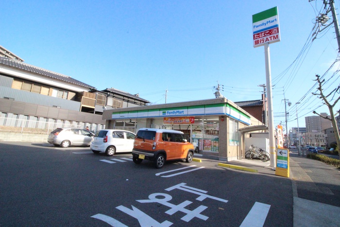 コンビニ　ファミリーマート昭和滝川町店（コンビニ）まで350m