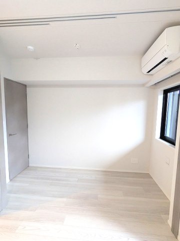 その他共有部分　洋室、南向きバルコニーに面した明るい室内、エアコン・ウォーク