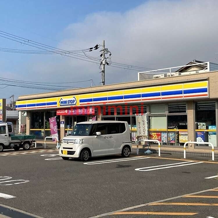 コンビニ　ミニストップ高槻柳川町店（コンビニ）まで327m
