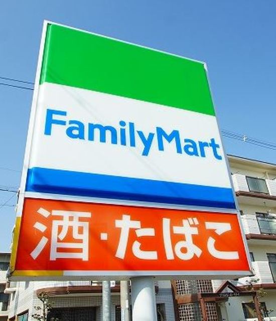 コンビニ　ファミリーマート摂津鳥飼中一丁目店（コンビニ）まで734m