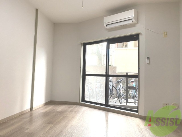 居室・リビング　陽当たり良く、十分に広さのあるお部屋となっております