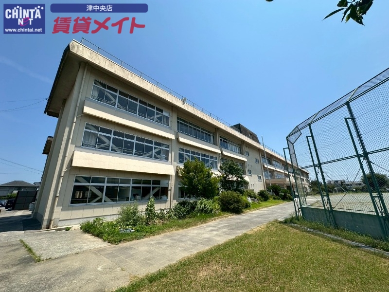 小学校　津市立敬和小学校（小学校）まで601m