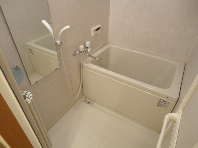 バス・シャワールーム　追焚付きでゆっくり温まることができます。