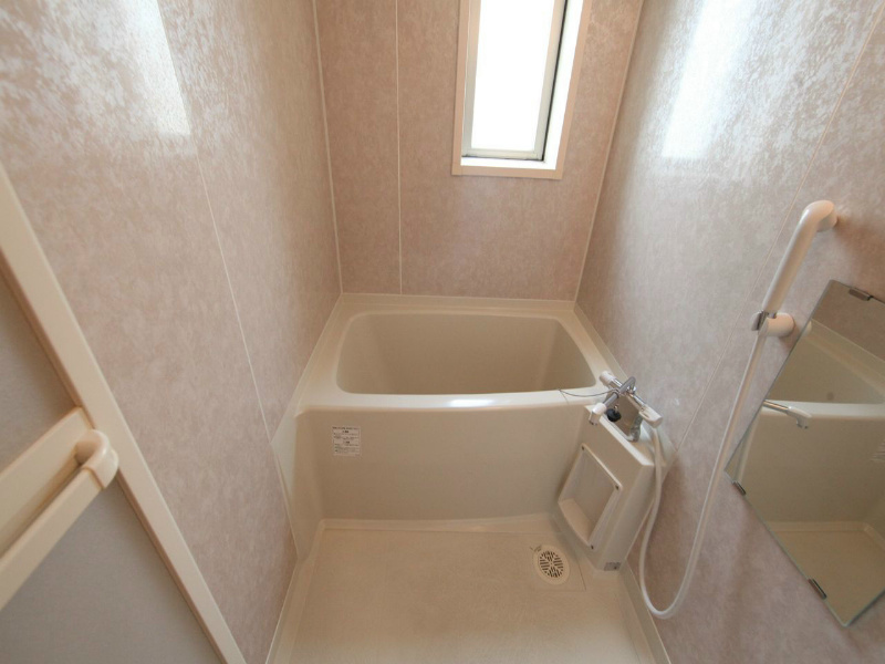 バス・シャワールーム　浴室暖房乾燥機付お風呂　窓付（換気良好）